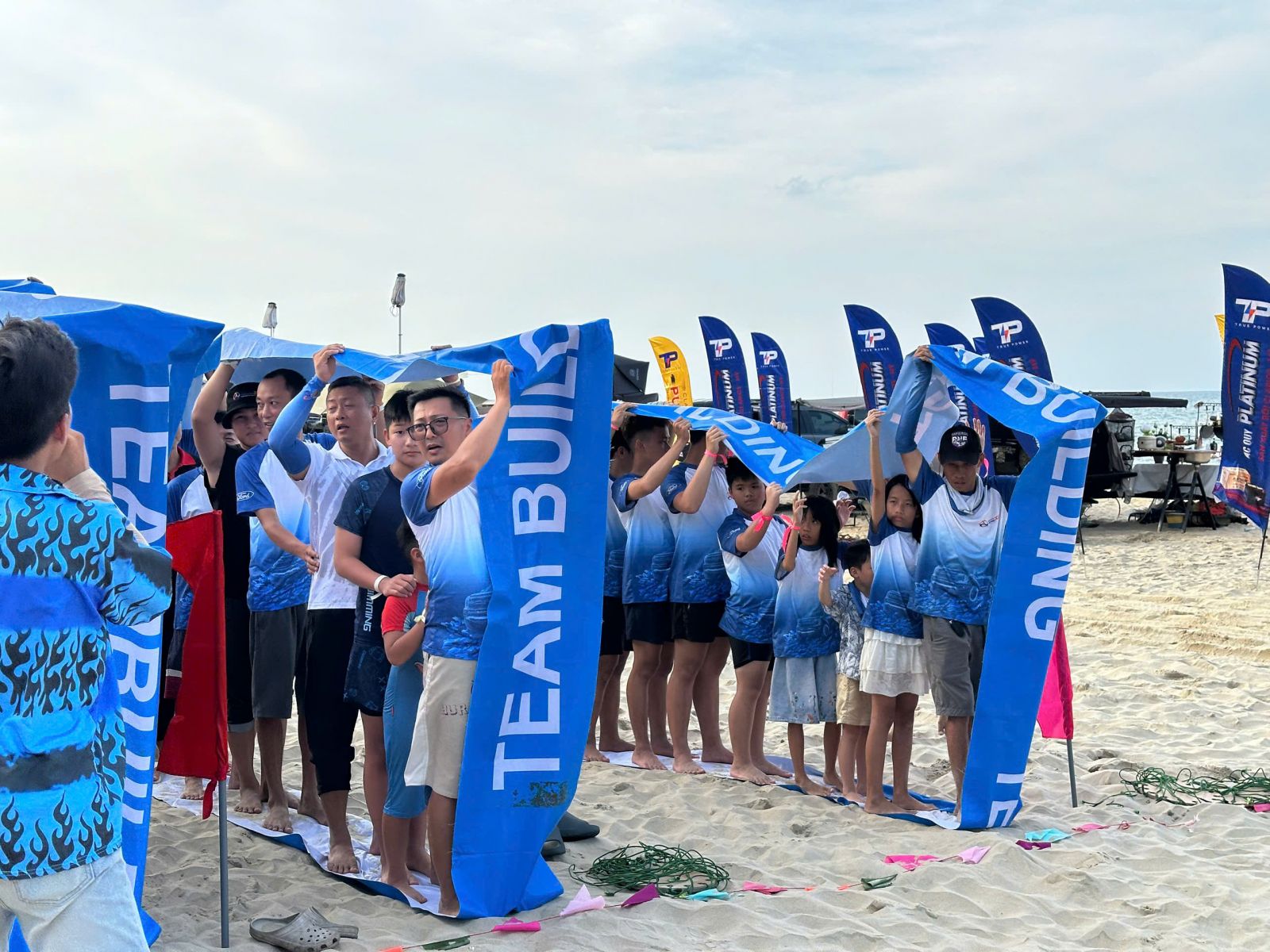 Hoạt động trò chơi team building sáng tạo