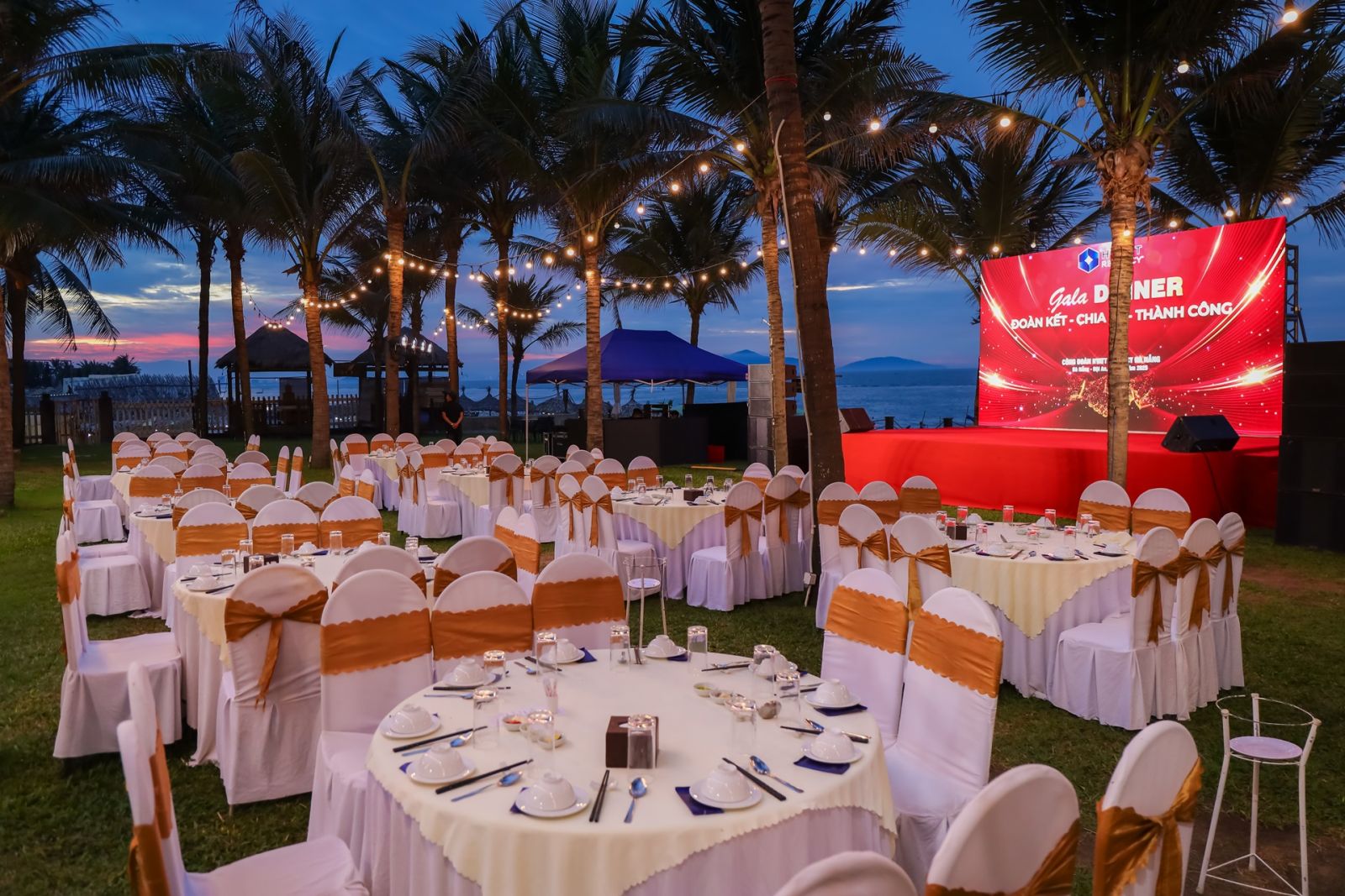 Tổ chức Gala Dinner bãi biển Đà Nẵng chuyên nghiệp, đẳng cấp