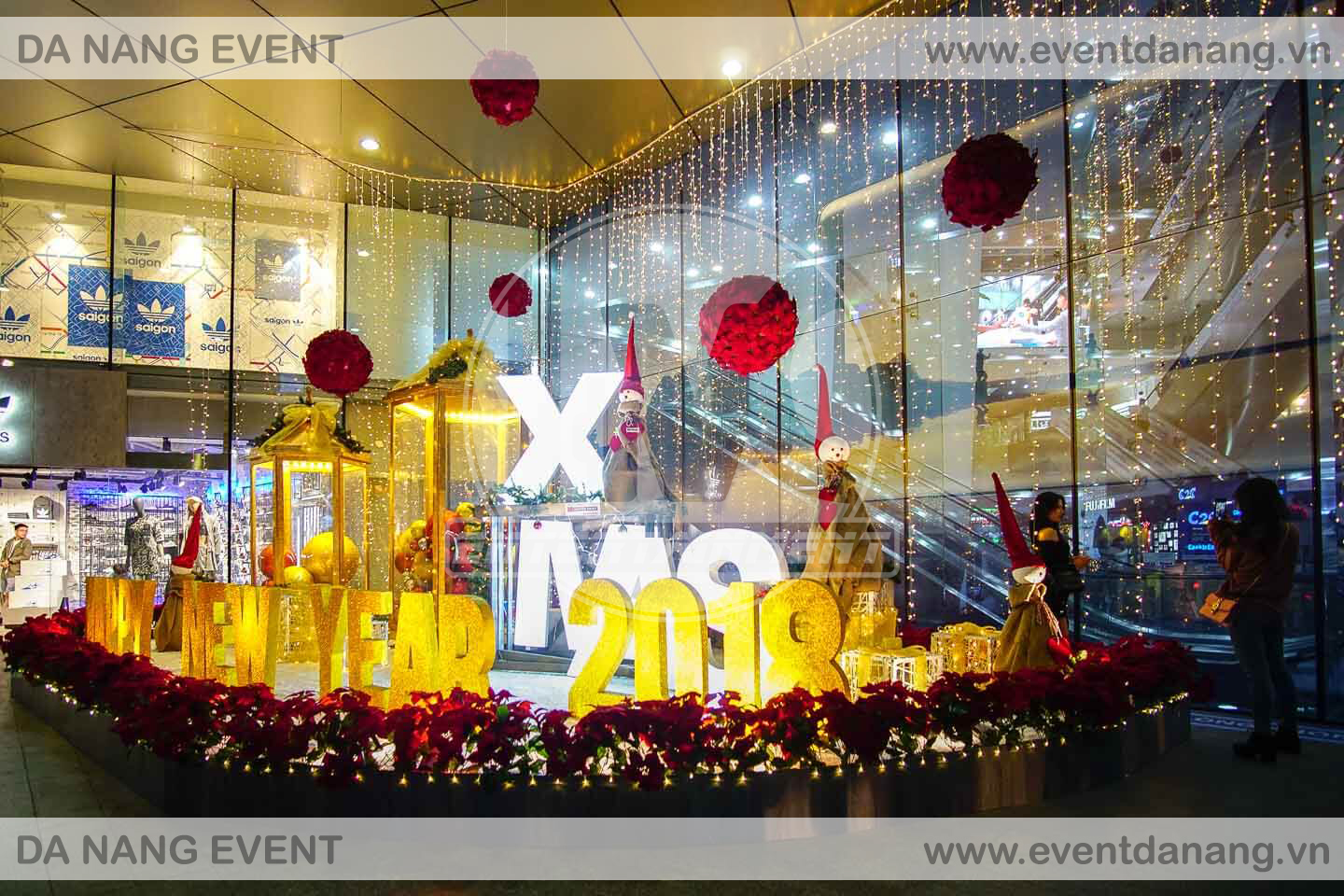 TOP 6 tông màu trang trí noel đẹp cho cửa hàng